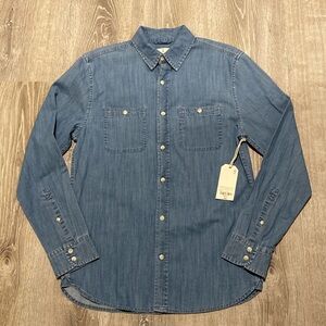 NWT Mutual Weave Chambray Button Down S